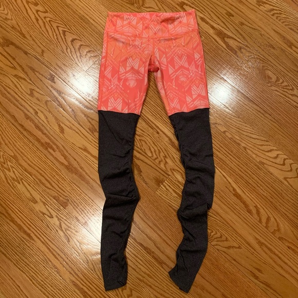 ALO Yoga Pants - ALO Yoga Goddess leggings, orange/grey, size S
